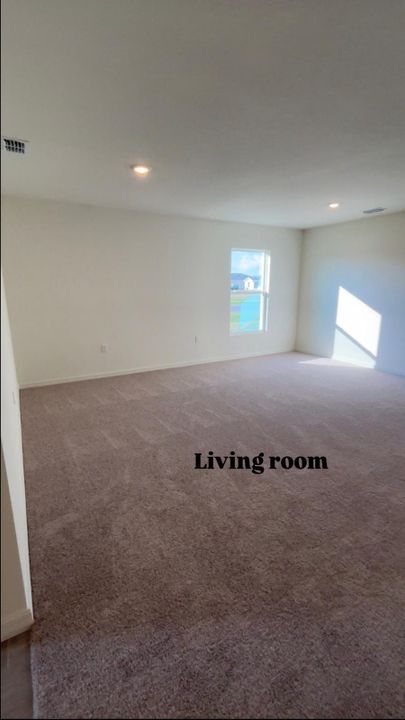 For Rent: $2,700 (4 beds, 2 baths, 2104 Square Feet)