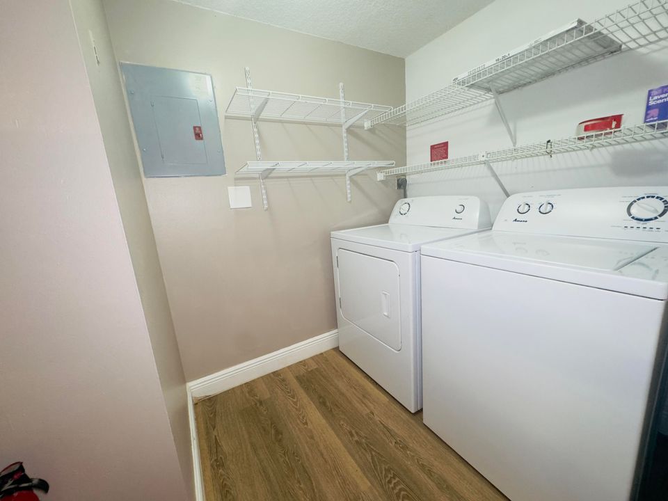 For Rent: $2,200 (2 beds, 2 baths, 965 Square Feet)