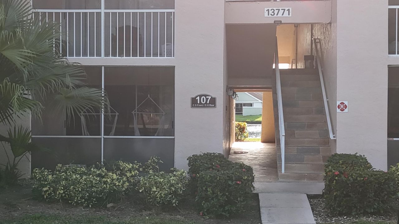 For Rent: $2,200 (2 beds, 2 baths, 965 Square Feet)