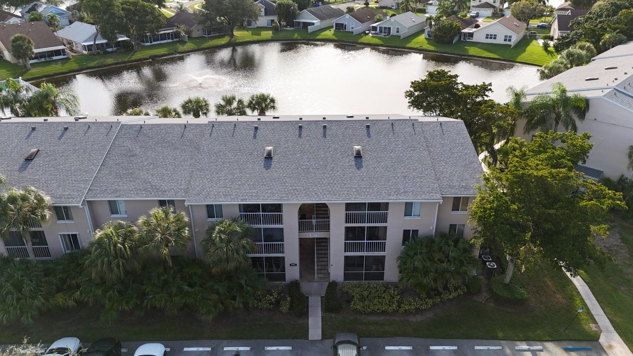 For Rent: $2,200 (2 beds, 2 baths, 965 Square Feet)