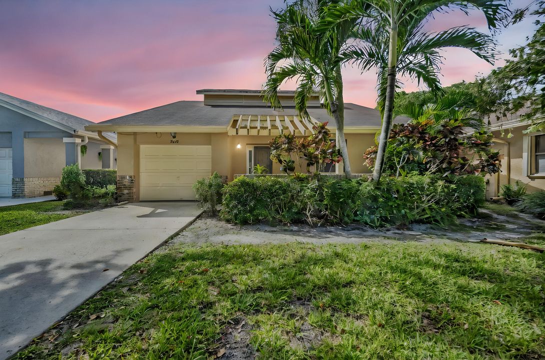 For Sale: $430,000 (2 beds, 2 baths, 1594 Square Feet)