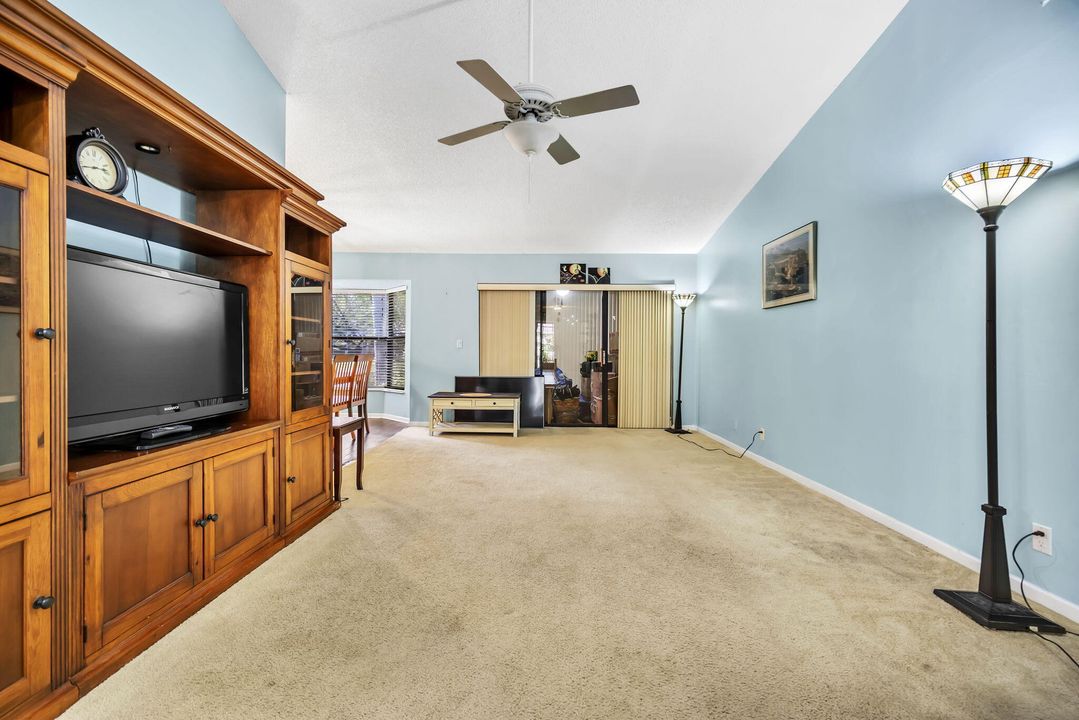 For Sale: $430,000 (2 beds, 2 baths, 1594 Square Feet)