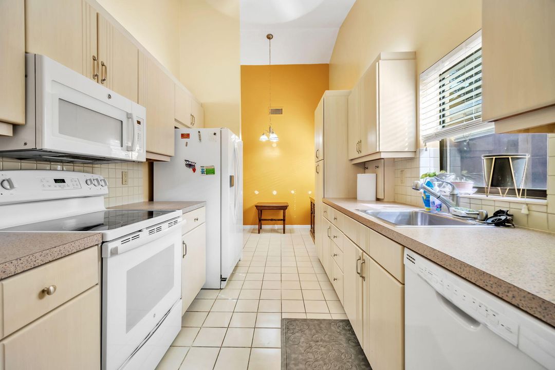 For Sale: $430,000 (2 beds, 2 baths, 1594 Square Feet)