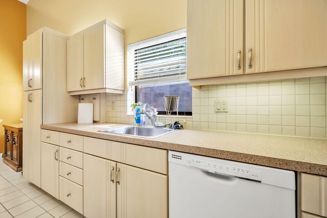 For Sale: $430,000 (2 beds, 2 baths, 1594 Square Feet)