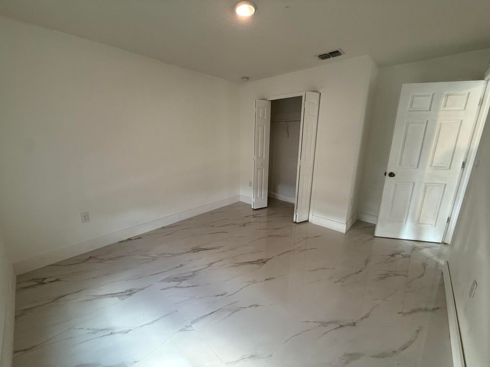 En Renta: $2,600 (4 camas, 2 baños, 1806 Pies cuadrados)