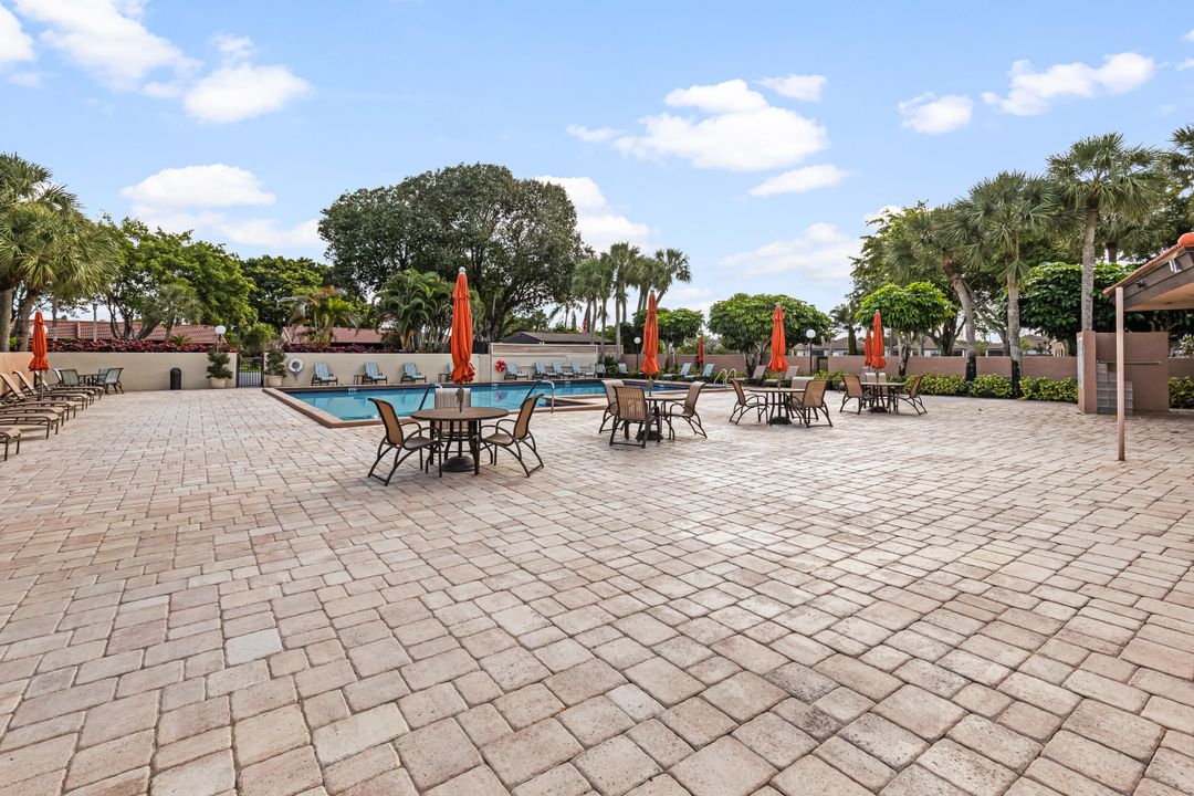 На продажу: $250,000 (2 спален, 2 ванн, 1216 Квадратных фут)