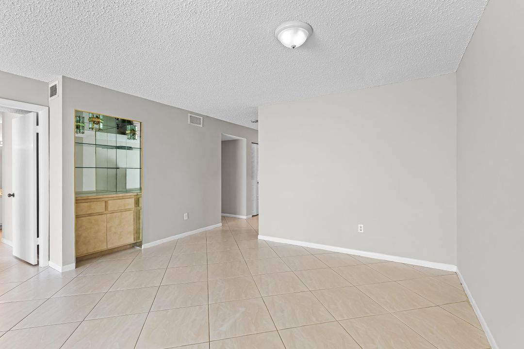 На продажу: $250,000 (2 спален, 2 ванн, 1216 Квадратных фут)