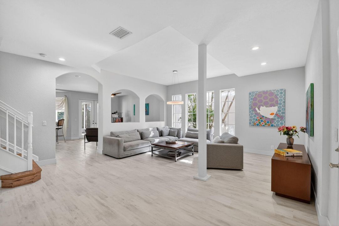 For Sale: $750,000 (4 beds, 2 baths, 2414 Square Feet)