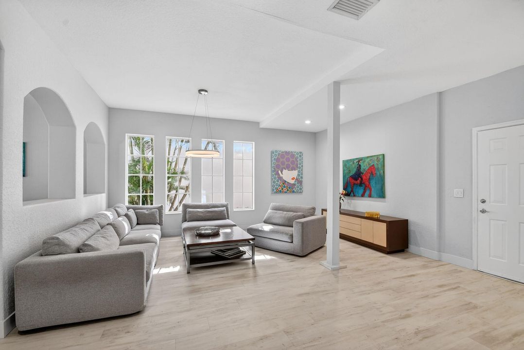 For Sale: $750,000 (4 beds, 2 baths, 2414 Square Feet)