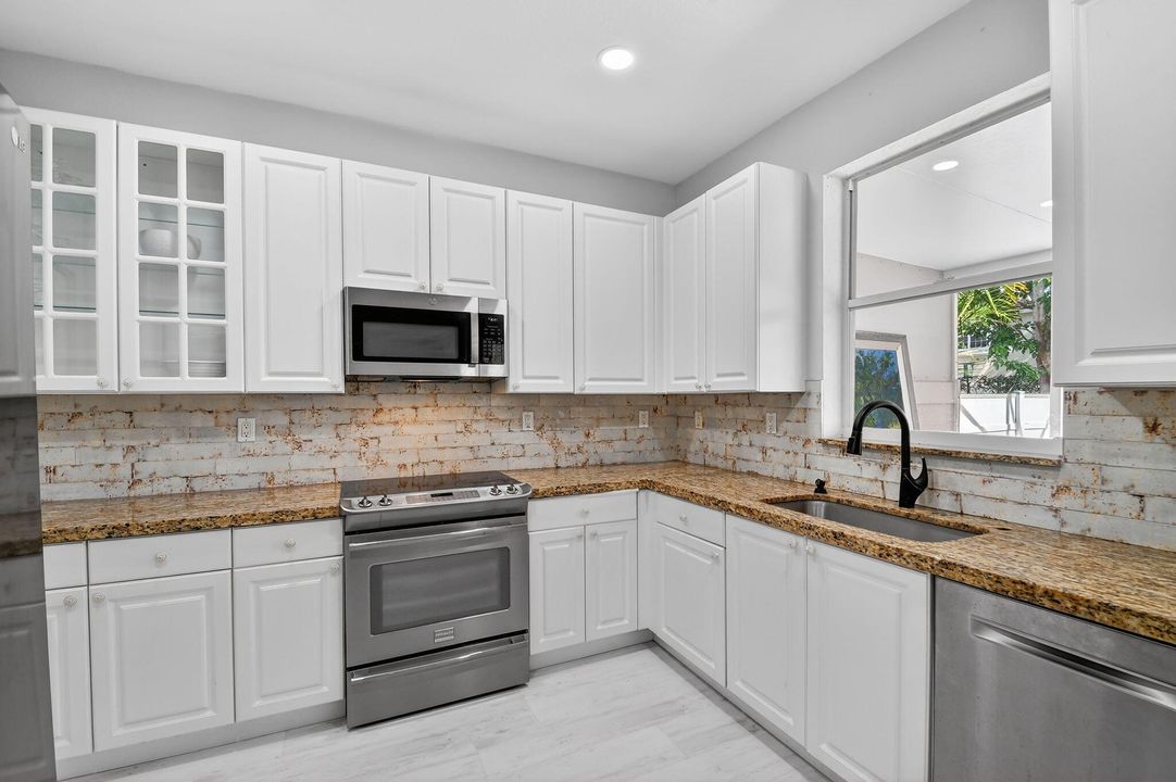 For Sale: $750,000 (4 beds, 2 baths, 2414 Square Feet)