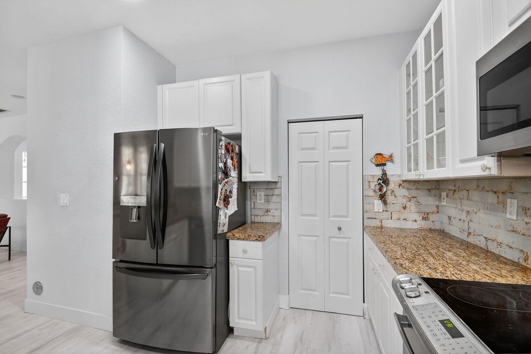 For Sale: $750,000 (4 beds, 2 baths, 2414 Square Feet)