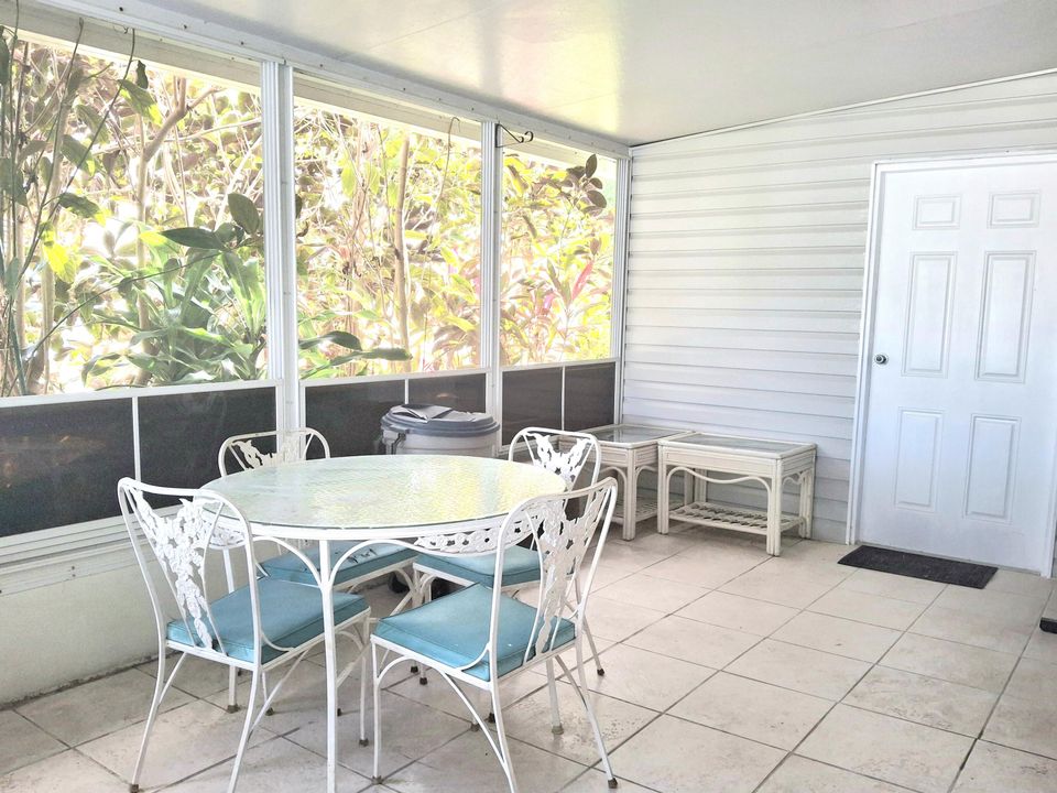 For Sale: $189,900 (2 beds, 2 baths, 1264 Square Feet)