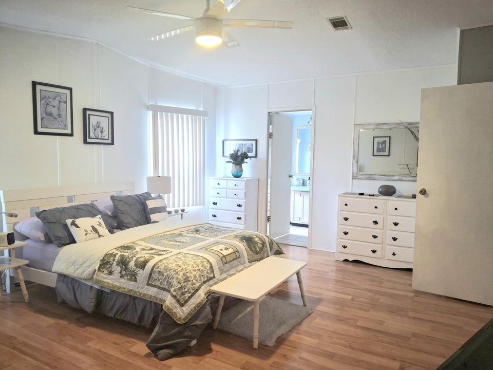 For Sale: $189,900 (2 beds, 2 baths, 1264 Square Feet)