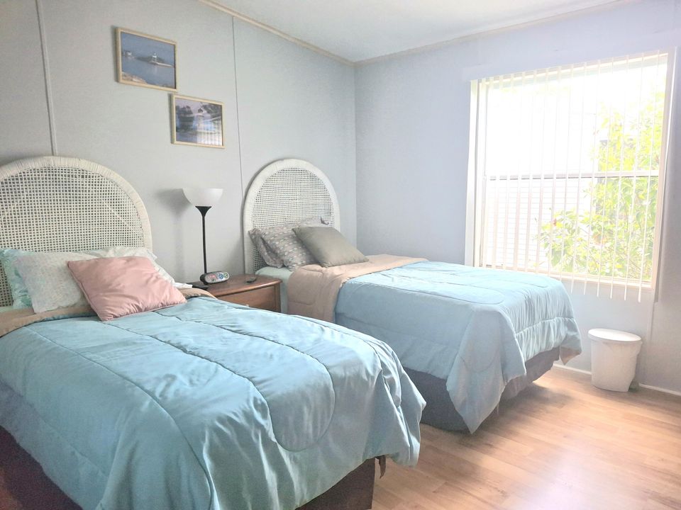 For Sale: $189,900 (2 beds, 2 baths, 1264 Square Feet)