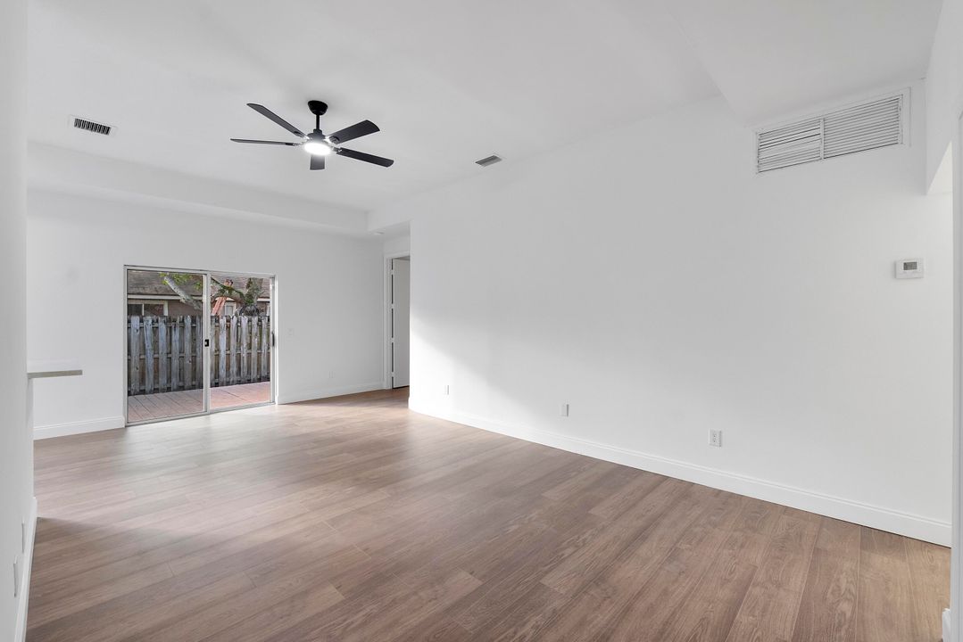 En Venta: $489,999 (2 camas, 2 baños, 1077 Pies cuadrados)