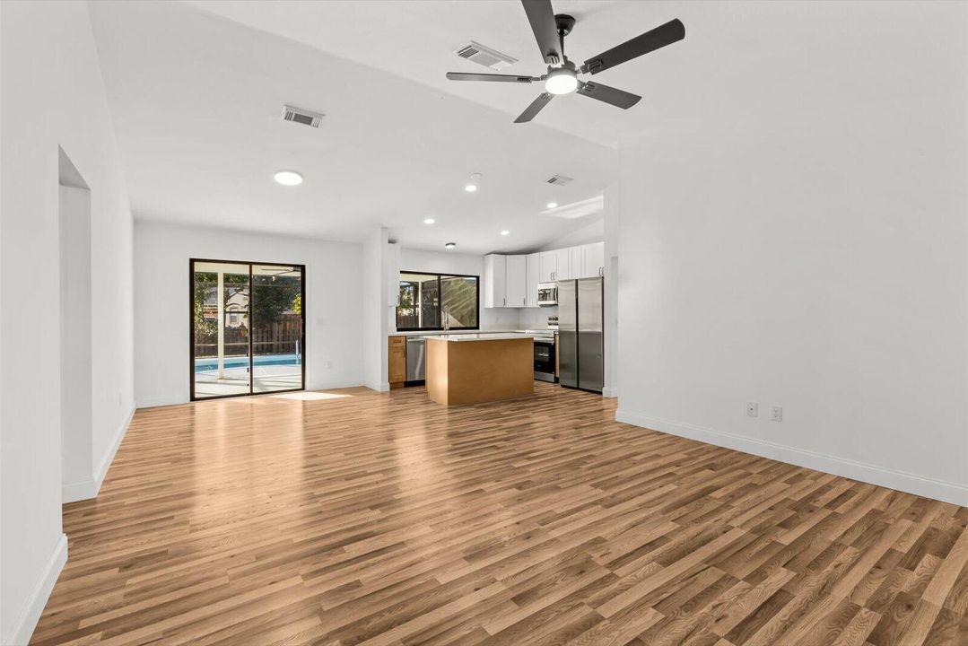 En Venta: $399,999 (3 camas, 2 baños, 1274 Pies cuadrados)