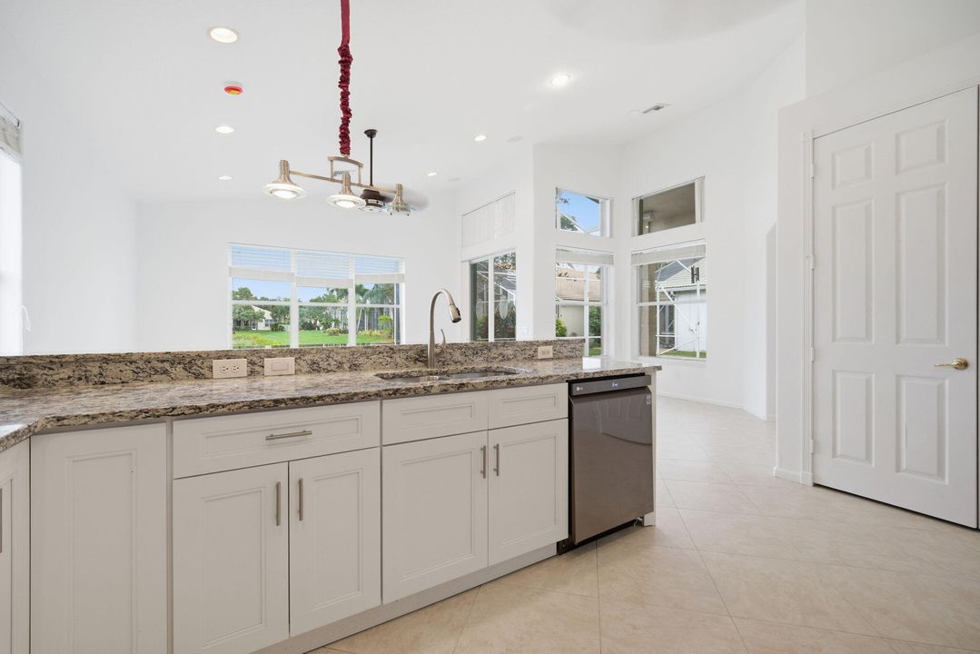 На продажу: $619,999 (4 спален, 2 ванн, 2683 Квадратных фут)