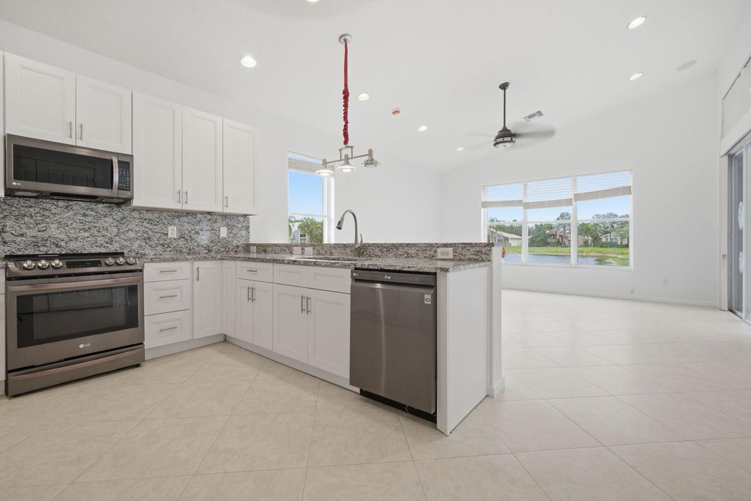 На продажу: $619,999 (4 спален, 2 ванн, 2683 Квадратных фут)