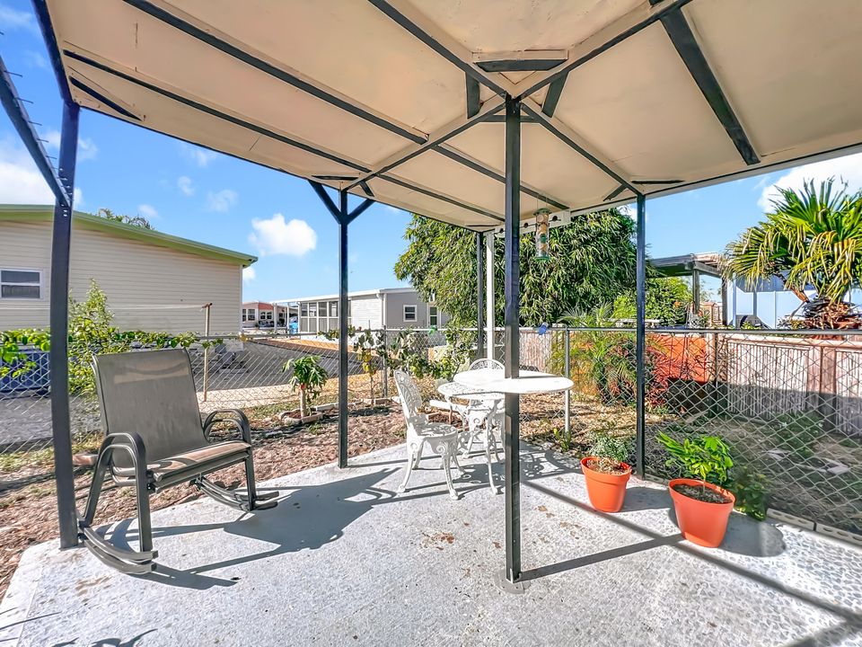 На продажу: $162,000 (2 спален, 2 ванн, 1238 Квадратных фут)