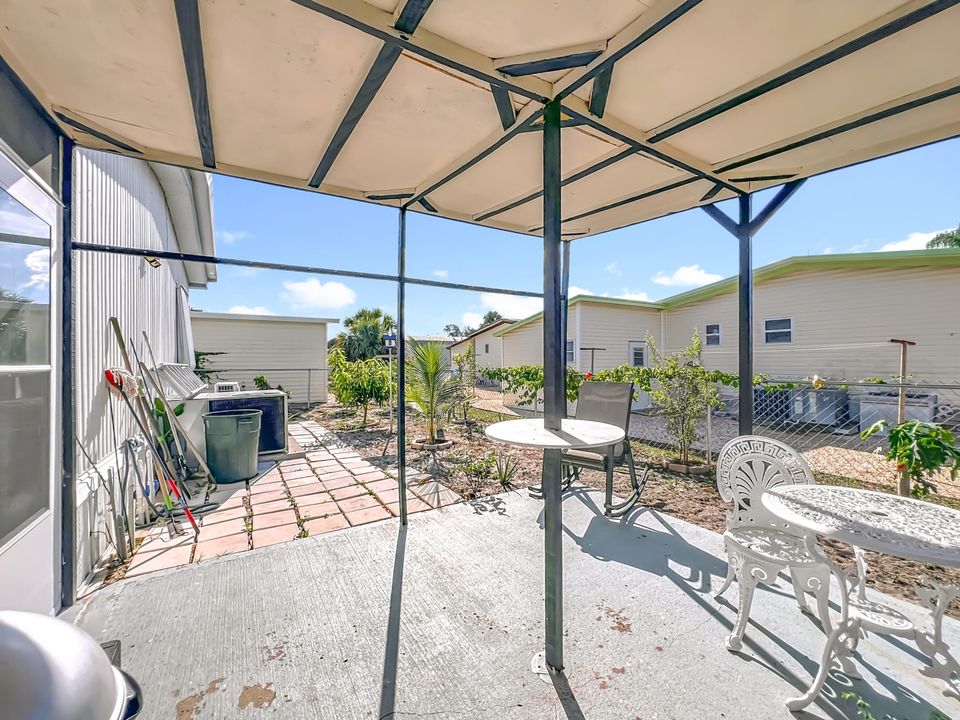 На продажу: $162,000 (2 спален, 2 ванн, 1238 Квадратных фут)