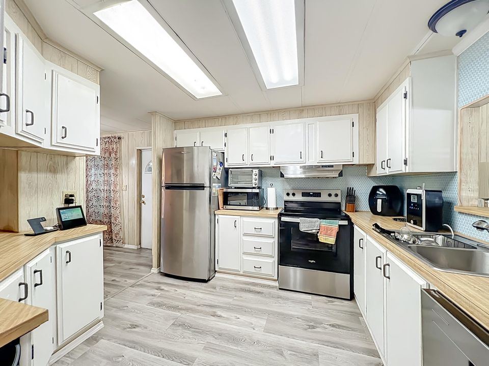 На продажу: $162,000 (2 спален, 2 ванн, 1238 Квадратных фут)