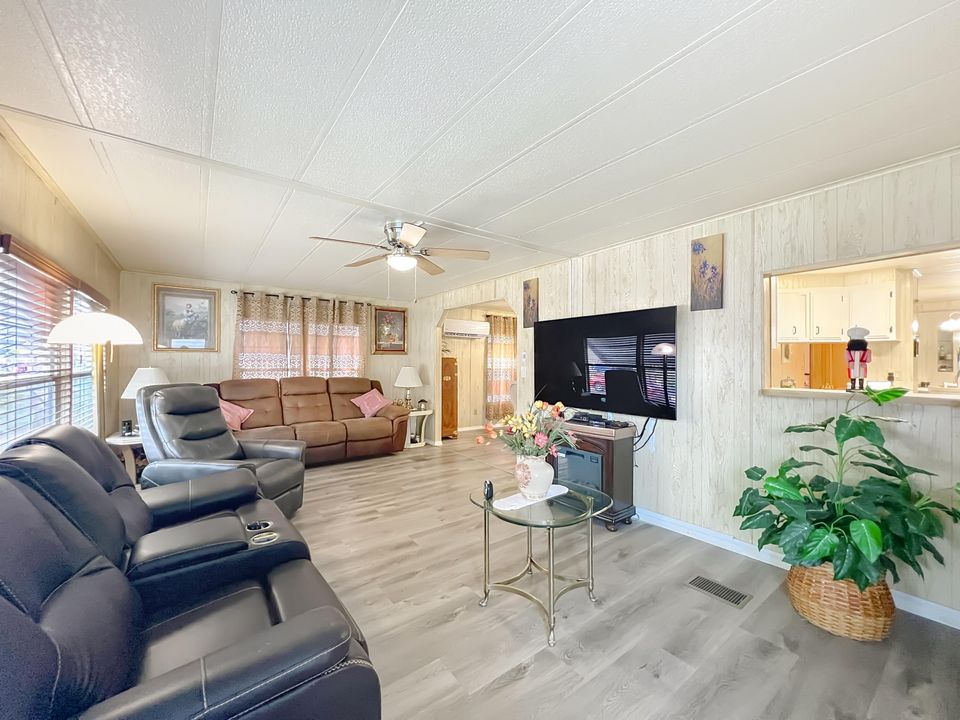 На продажу: $162,000 (2 спален, 2 ванн, 1238 Квадратных фут)