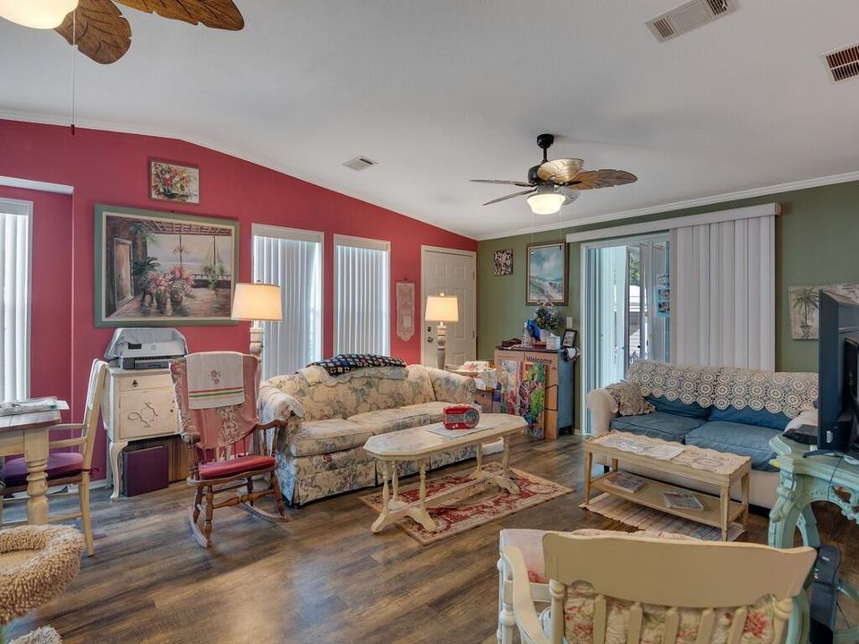 For Sale: $106,000 (2 beds, 2 baths, 1200 Square Feet)