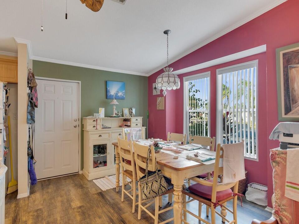 For Sale: $106,000 (2 beds, 2 baths, 1200 Square Feet)