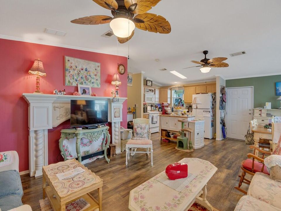 For Sale: $106,000 (2 beds, 2 baths, 1200 Square Feet)