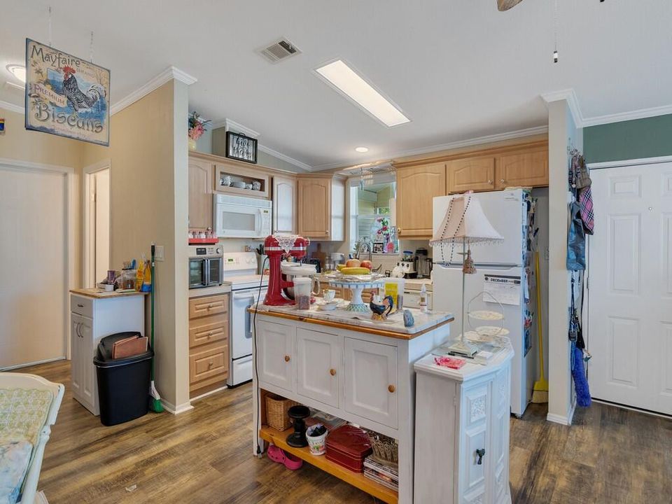 For Sale: $106,000 (2 beds, 2 baths, 1200 Square Feet)