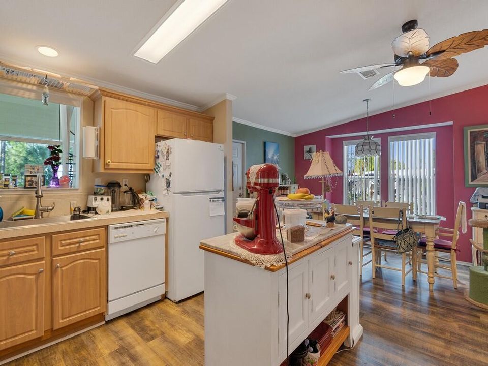 For Sale: $106,000 (2 beds, 2 baths, 1200 Square Feet)