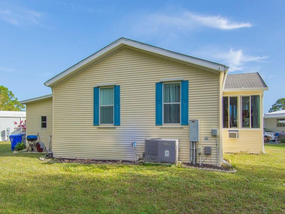 For Sale: $106,000 (2 beds, 2 baths, 1200 Square Feet)