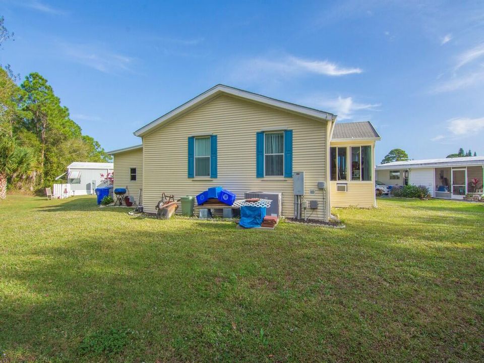 For Sale: $106,000 (2 beds, 2 baths, 1200 Square Feet)