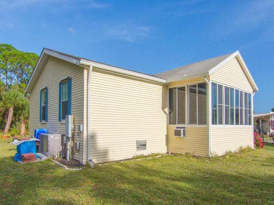 For Sale: $106,000 (2 beds, 2 baths, 1200 Square Feet)