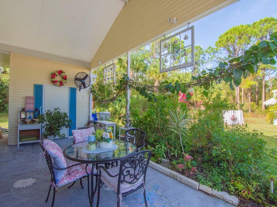 For Sale: $106,000 (2 beds, 2 baths, 1200 Square Feet)