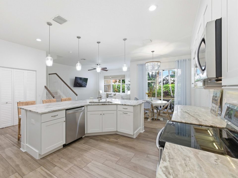 待售: $489,000 (2 贝兹, 2 浴室, 1814 平方英尺)