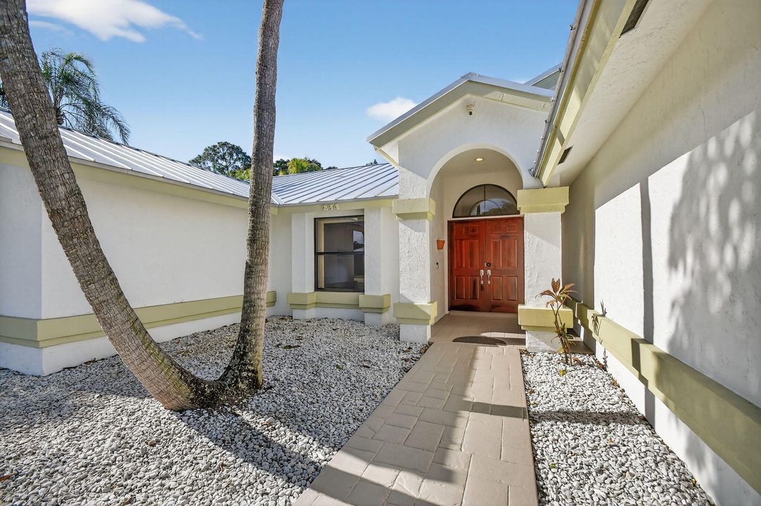 En Venta: $787,000 (3 camas, 3 baños, 2113 Pies cuadrados)