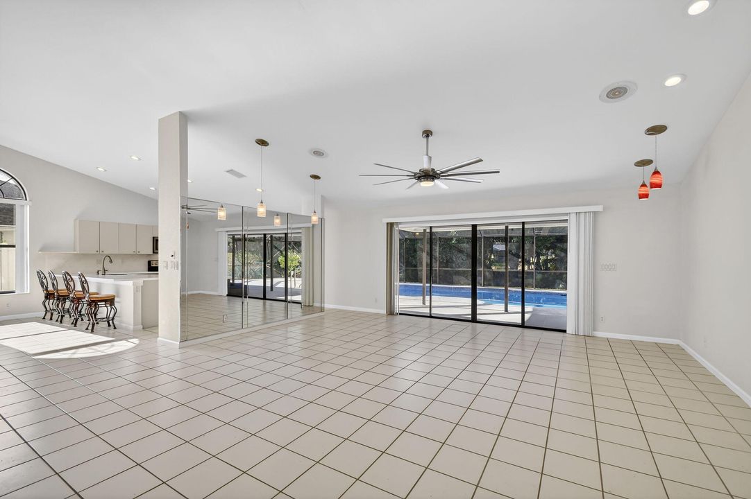 En Venta: $787,000 (3 camas, 3 baños, 2113 Pies cuadrados)