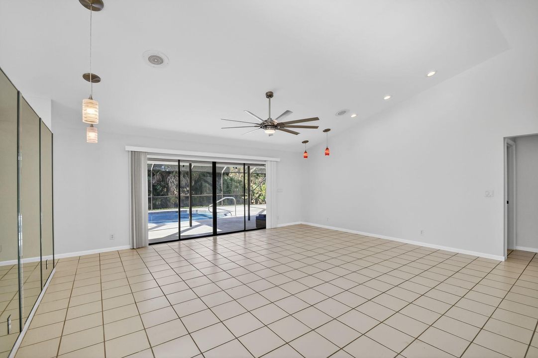 En Venta: $787,000 (3 camas, 3 baños, 2113 Pies cuadrados)