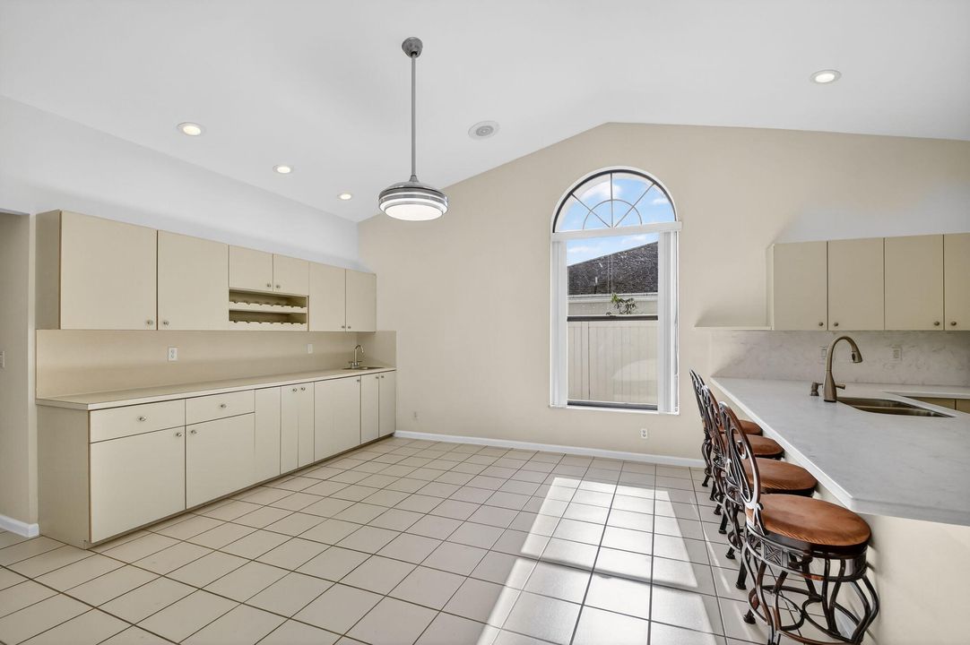 En Venta: $787,000 (3 camas, 3 baños, 2113 Pies cuadrados)