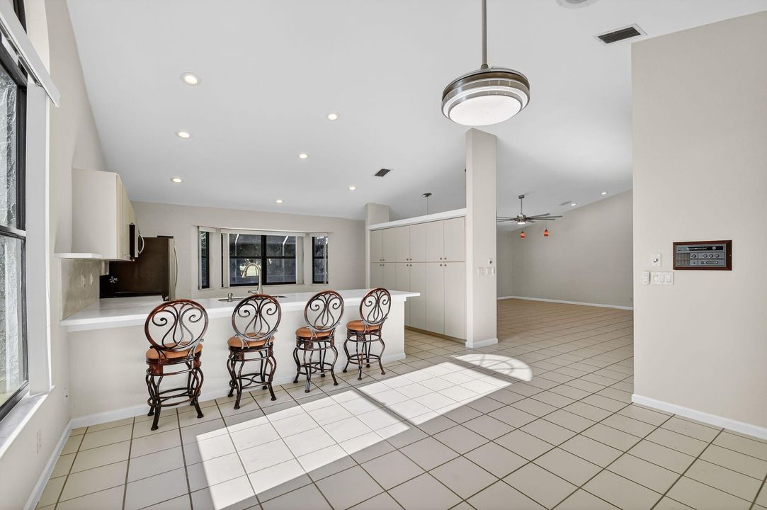 En Venta: $787,000 (3 camas, 3 baños, 2113 Pies cuadrados)