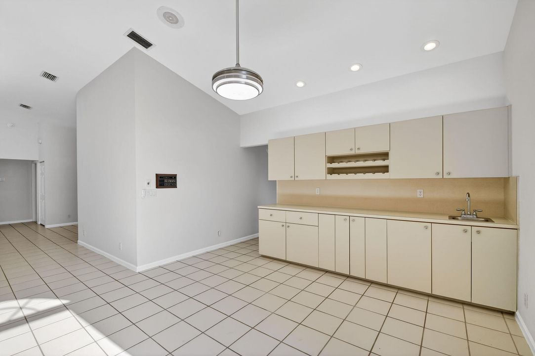 En Venta: $787,000 (3 camas, 3 baños, 2113 Pies cuadrados)