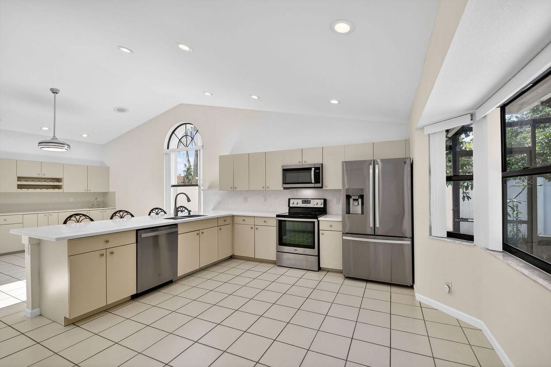 En Venta: $787,000 (3 camas, 3 baños, 2113 Pies cuadrados)