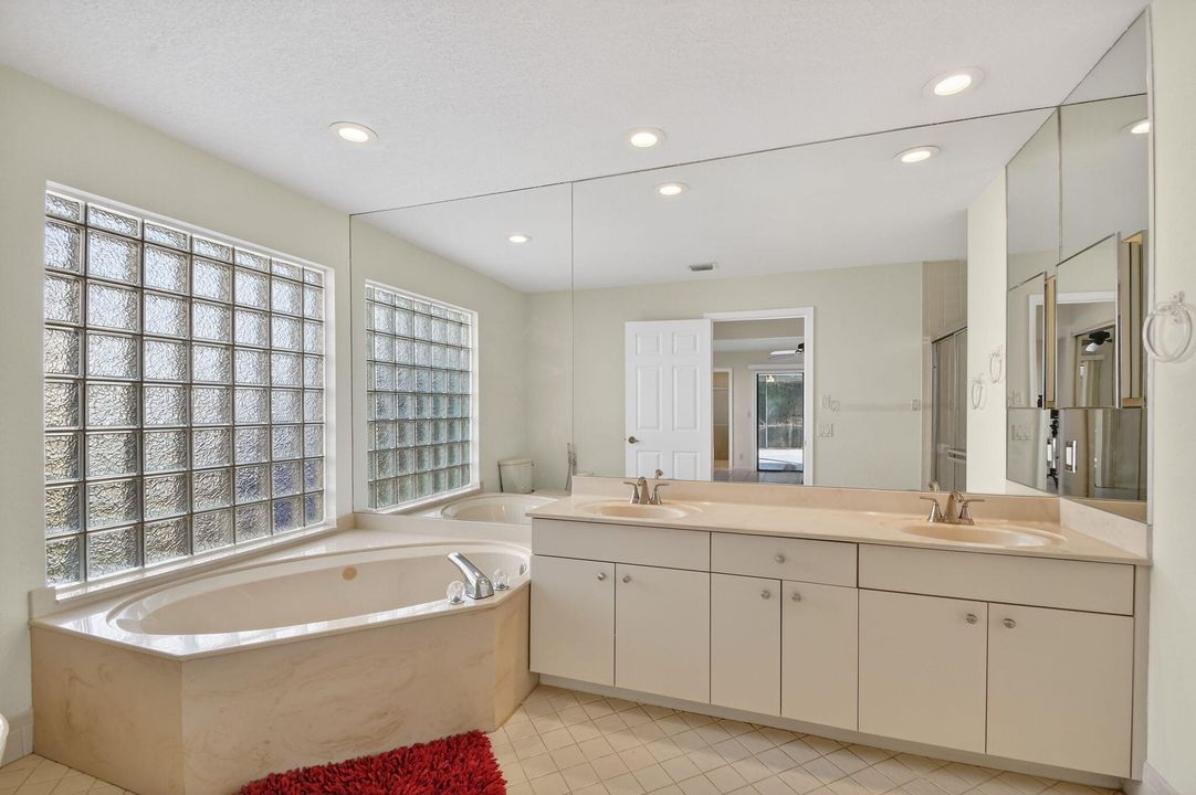 En Venta: $787,000 (3 camas, 3 baños, 2113 Pies cuadrados)