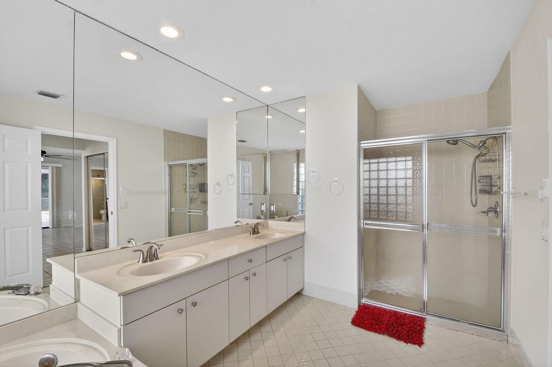 En Venta: $787,000 (3 camas, 3 baños, 2113 Pies cuadrados)