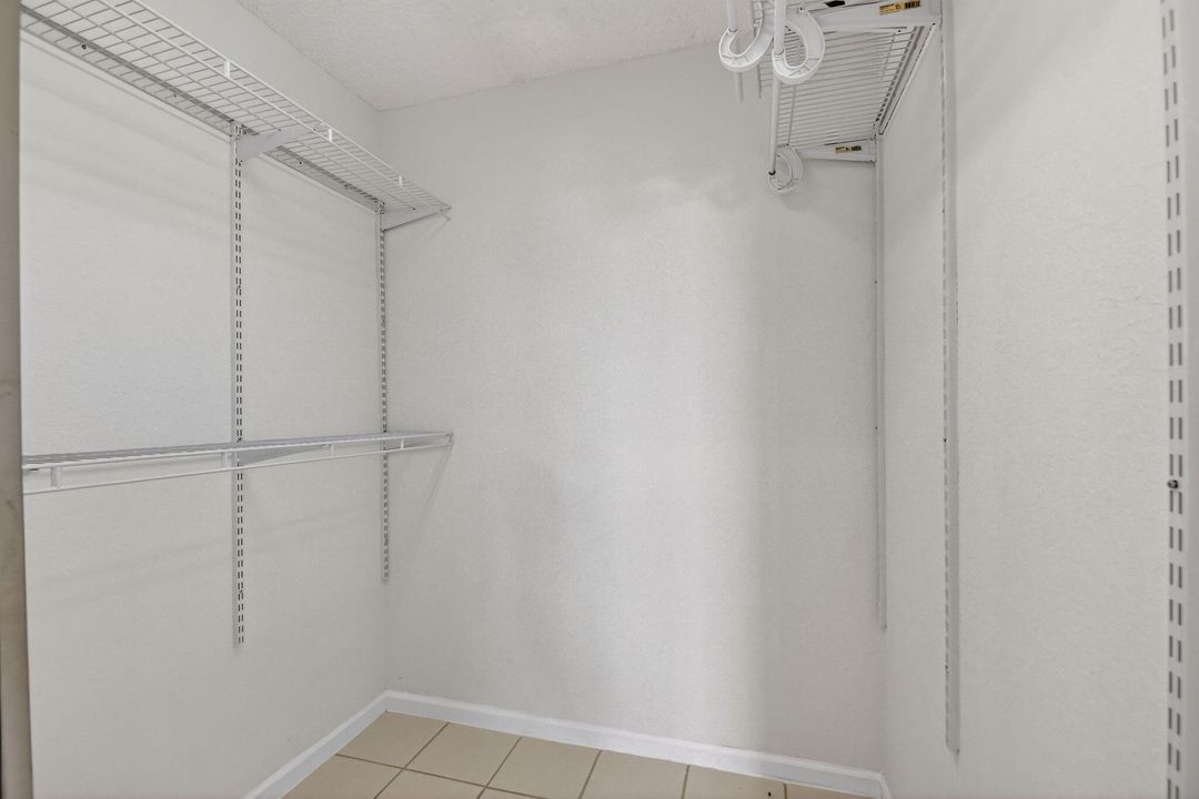 En Venta: $787,000 (3 camas, 3 baños, 2113 Pies cuadrados)