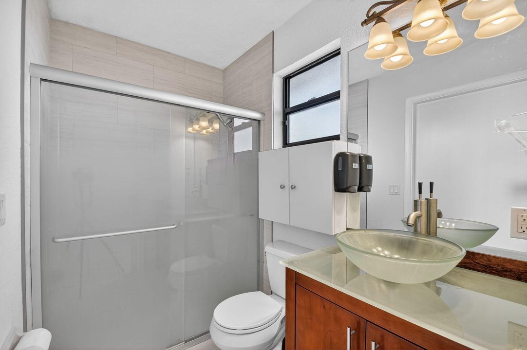 En Venta: $787,000 (3 camas, 3 baños, 2113 Pies cuadrados)