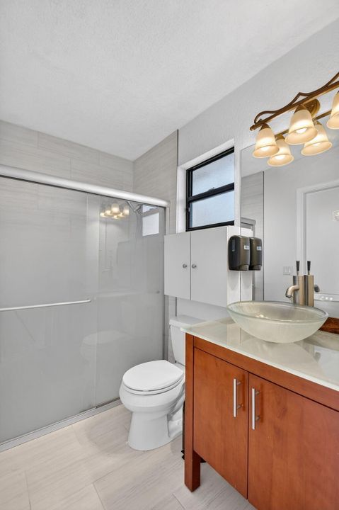 En Venta: $787,000 (3 camas, 3 baños, 2113 Pies cuadrados)