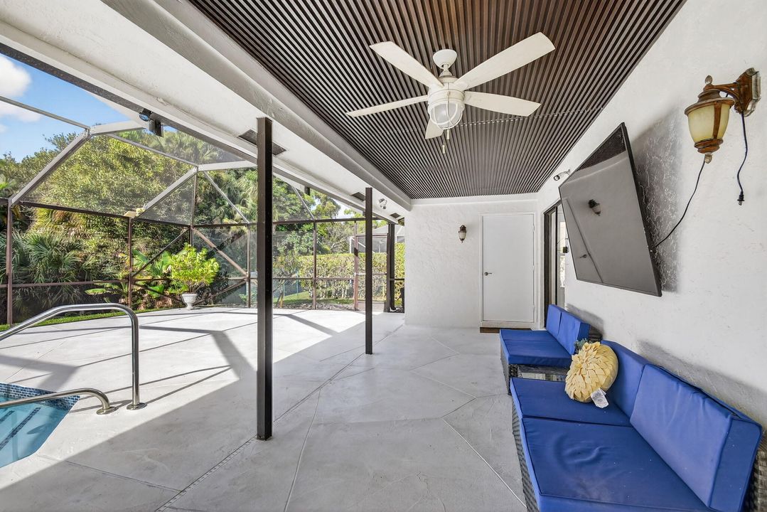 En Venta: $787,000 (3 camas, 3 baños, 2113 Pies cuadrados)