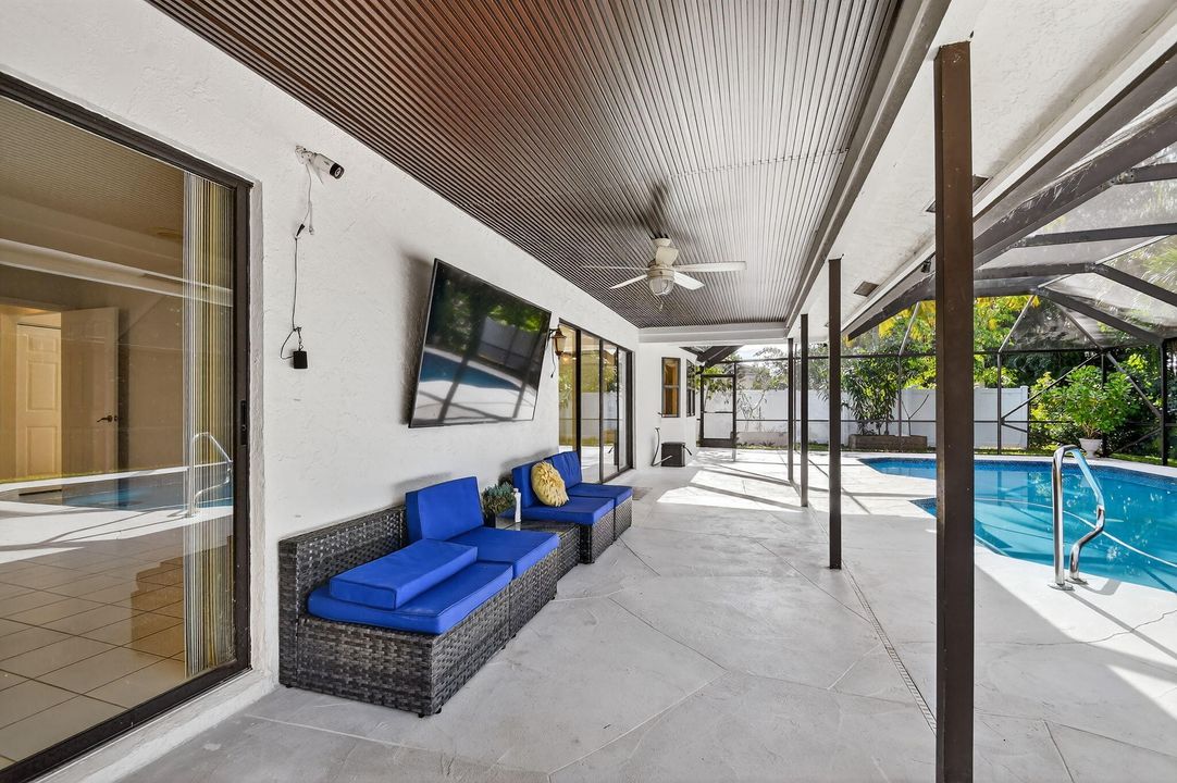 En Venta: $787,000 (3 camas, 3 baños, 2113 Pies cuadrados)